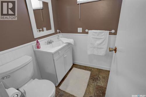 1385 Queen Crescent, Moose Jaw, SK - Indoor Photo Showing Laundry Room
