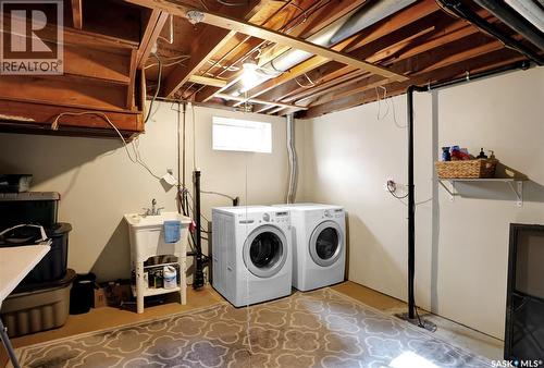 1385 Queen Crescent, Moose Jaw, SK - Indoor Photo Showing Laundry Room