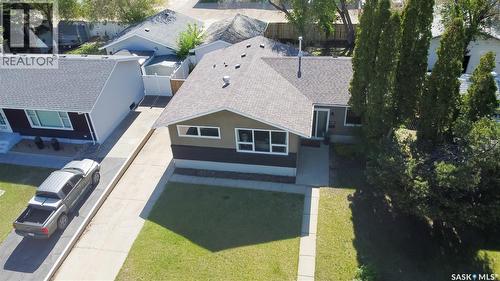 1385 Queen Crescent, Moose Jaw, SK - Outdoor