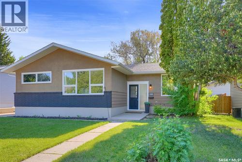 1385 Queen Crescent, Moose Jaw, SK - Outdoor