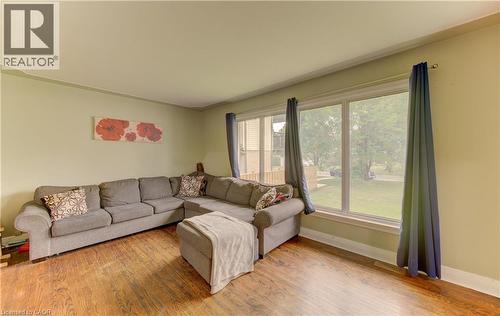 195 Belleview Avenue, Kitchener, ON - Indoor Photo Showing Living Room