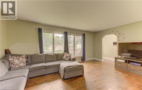195 Belleview Avenue, Kitchener, ON - Indoor Photo Showing Living Room