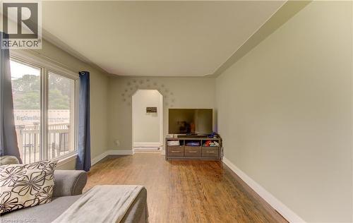 195 Belleview Avenue, Kitchener, ON - Indoor Photo Showing Living Room