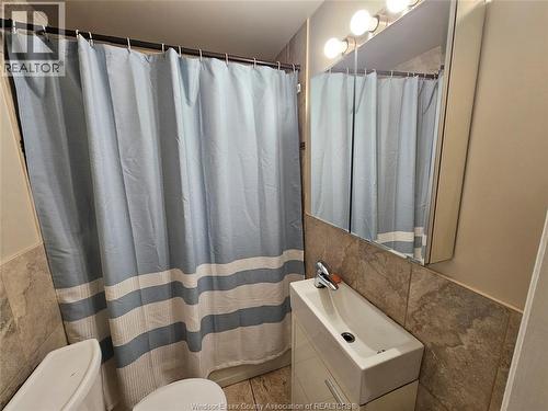 1143 Langlois, Windsor, ON - Indoor Photo Showing Bathroom