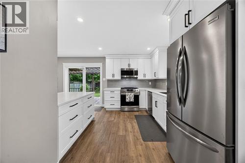 395 Brooktree Drive, St Clair, ON - Indoor Photo Showing Kitchen