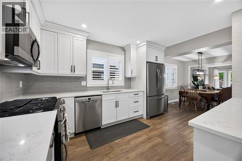395 Brooktree Drive, St Clair, ON - Indoor Photo Showing Kitchen