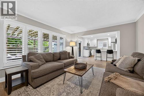 395 Brooktree Drive, St Clair, ON - Indoor Photo Showing Living Room
