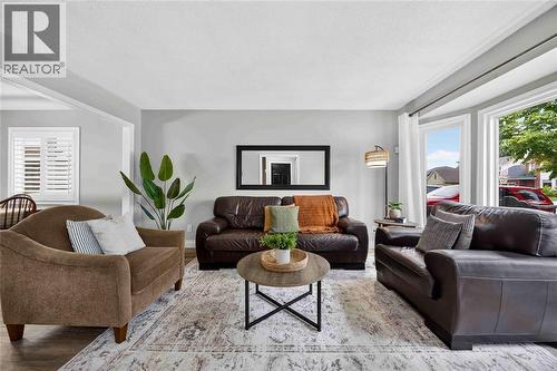395 Brooktree Drive, St Clair, ON - Indoor Photo Showing Living Room
