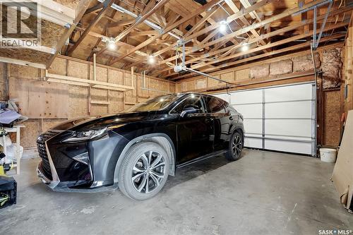 1054 Bayda Crescent, Regina, SK - Indoor Photo Showing Garage