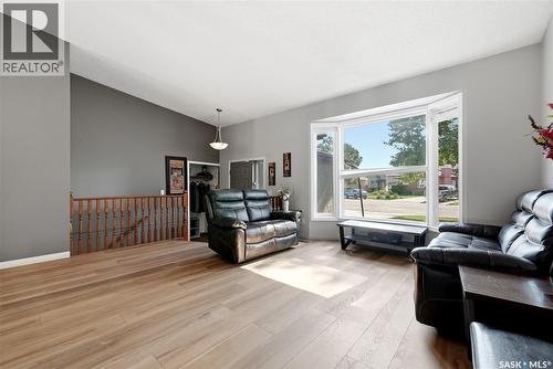 1054 Bayda Crescent, Regina, SK - Indoor Photo Showing Living Room