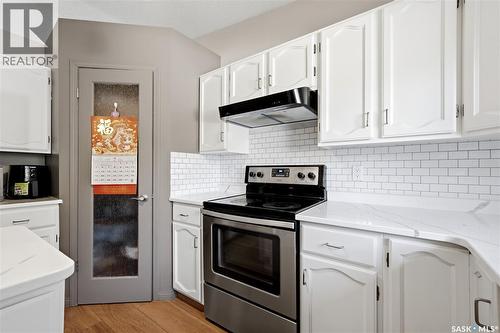 1054 Bayda Crescent, Regina, SK - Indoor Photo Showing Kitchen