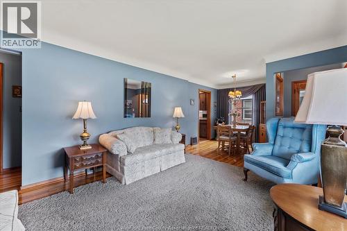 1003 Isabelle Place, Windsor, ON - Indoor Photo Showing Living Room