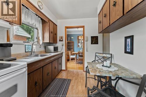 1003 Isabelle Place, Windsor, ON - Indoor Photo Showing Kitchen