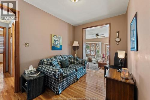 1003 Isabelle Place, Windsor, ON - Indoor Photo Showing Living Room