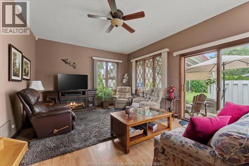 1003 Isabelle Place, Windsor, ON - Indoor Photo Showing Living Room