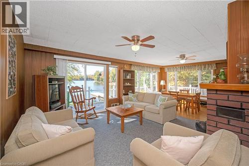 1012 Armstrong Road, Gravenhurst, ON - Indoor Photo Showing Living Room