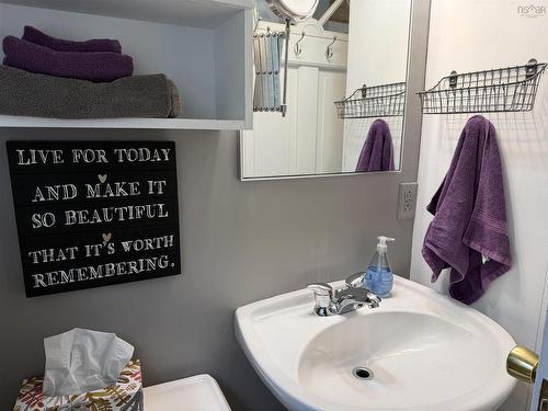 69 Alice Street, Truro, NS - Indoor Photo Showing Bathroom