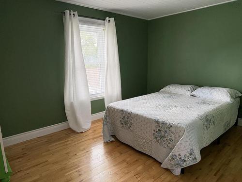 69 Alice Street, Truro, NS - Indoor Photo Showing Bedroom
