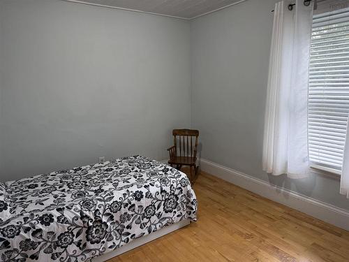 69 Alice Street, Truro, NS - Indoor Photo Showing Bedroom
