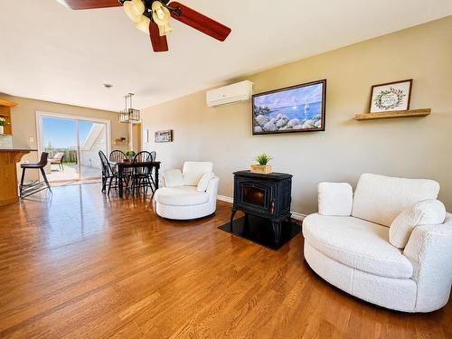 207 North Drive, Summerside, PE - Indoor Photo Showing Living Room