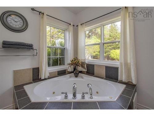 31 Grebe Avenue, Timberlea, NS - Indoor Photo Showing Bathroom