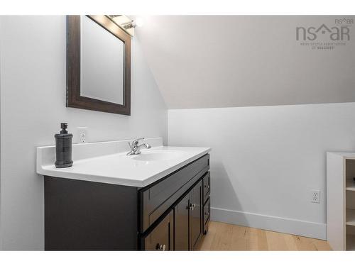 31 Grebe Avenue, Timberlea, NS - Indoor Photo Showing Bathroom