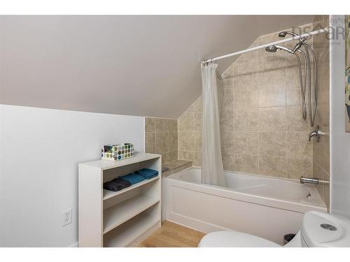 31 Grebe Avenue, Timberlea, NS - Indoor Photo Showing Bathroom