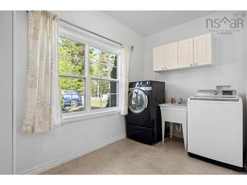 31 Grebe Avenue, Timberlea, NS - Indoor Photo Showing Laundry Room