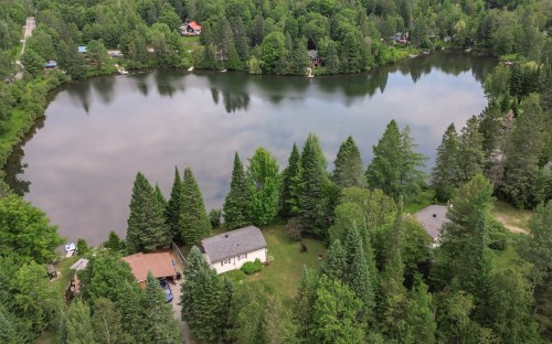 16 Ch. du Lac-Adair  Saint-Hippolyte, QC H2J 2Y3