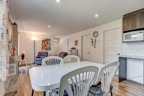 Vue d'ensemble - 16 Ch. Du Lac-Adair, Saint-Hippolyte, QC - Indoor Photo Showing Dining Room