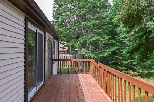 Terrasse - 16 Ch. Du Lac-Adair, Saint-Hippolyte, QC - Outdoor With Exterior