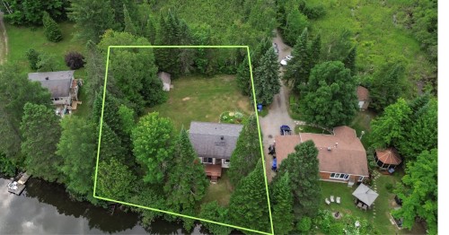 Photo aérienne - 16 Ch. Du Lac-Adair, Saint-Hippolyte, QC - Outdoor With View