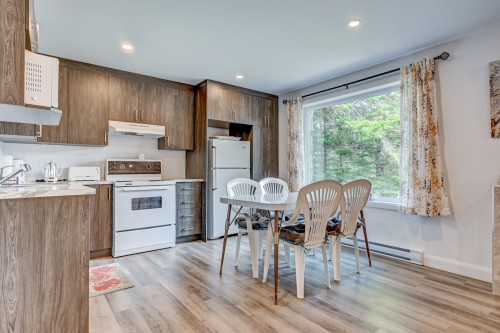 Cuisine - 16 Ch. Du Lac-Adair, Saint-Hippolyte, QC - Indoor Photo Showing Kitchen