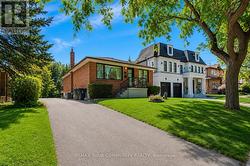 MAIN FLOOR - 71 CENTRE AVENUE Toronto, ON M2M 2L4