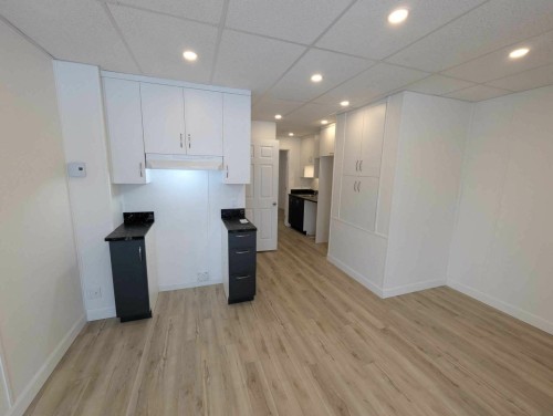 Kitchen - 70 Rue Lapointe, Clermont, QC - Indoor Photo Showing Other Room