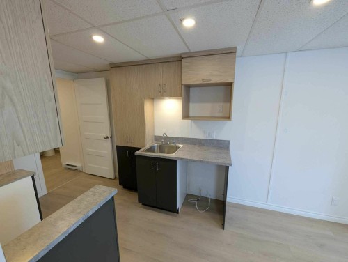 Kitchen - 70 Rue Lapointe, Clermont, QC - Indoor