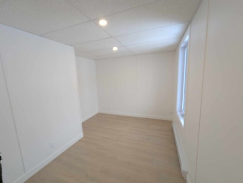 Bedroom - 70 Rue Lapointe, Clermont, QC - Indoor Photo Showing Other Room
