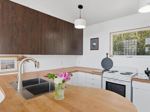 27 Thomas Road, Digby, NS - Indoor Photo Showing Kitchen With Double Sink