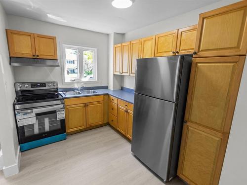 109 Westridge Crescent, Charlottetown, PE - Indoor Photo Showing Kitchen With Double Sink