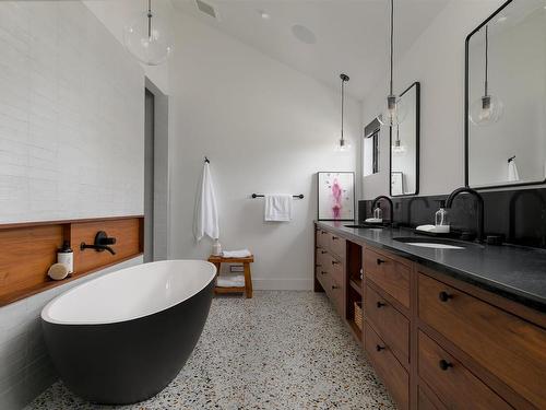 65 Shore Drive, Bedford, NS - Indoor Photo Showing Bathroom