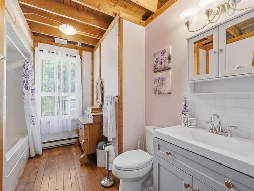 397 Chalet Drive, Vaughan, NS - Indoor Photo Showing Bathroom