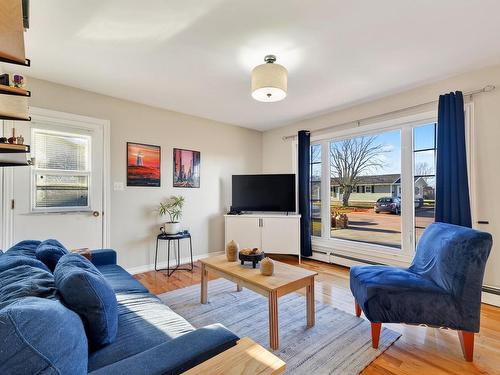 146 Lefurgey Avenue, Summerside, PE - Indoor Photo Showing Living Room