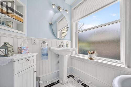 46 Bay Street, Mississauga, ON - Indoor Photo Showing Bathroom
