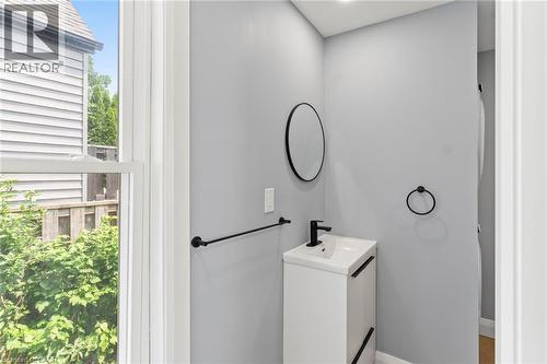 35 East 27Th Street, Hamilton, ON - Indoor Photo Showing Other Room