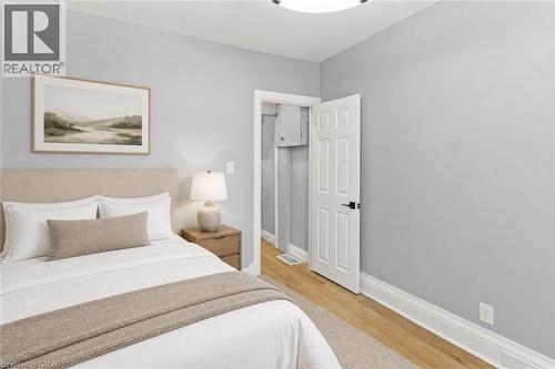 35 East 27Th Street, Hamilton, ON - Indoor Photo Showing Bedroom