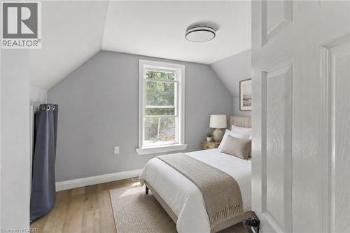 35 East 27Th Street, Hamilton, ON - Indoor Photo Showing Bedroom