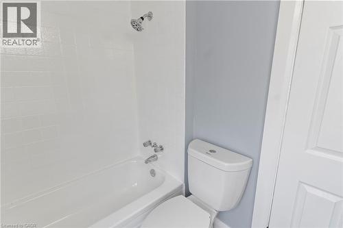 35 East 27Th Street, Hamilton, ON - Indoor Photo Showing Bathroom