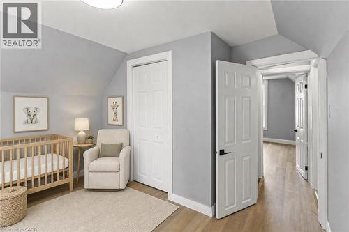 35 East 27Th Street, Hamilton, ON - Indoor Photo Showing Bedroom