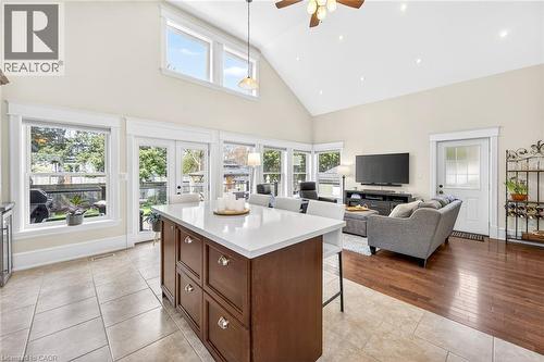 46 Bay Street, Mississauga, ON - Indoor Photo Showing Living Room