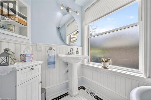 46 Bay Street, Mississauga, ON - Indoor Photo Showing Bathroom